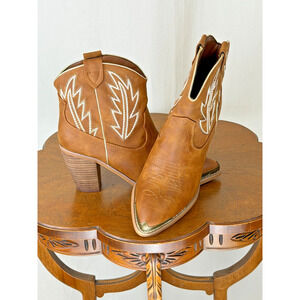 NIB Very Volatile LA Taylor Caramel Leather Western Short Boot Womens 9 #0313